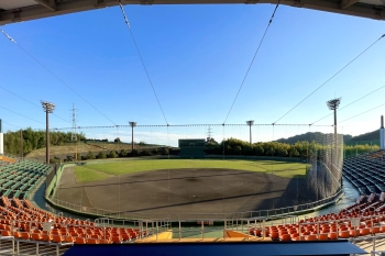静岡市清水庵原球場のグラウンドの画像
