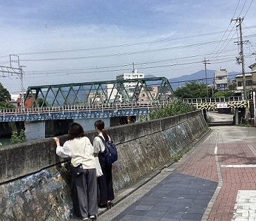 巴川遊歩道にて