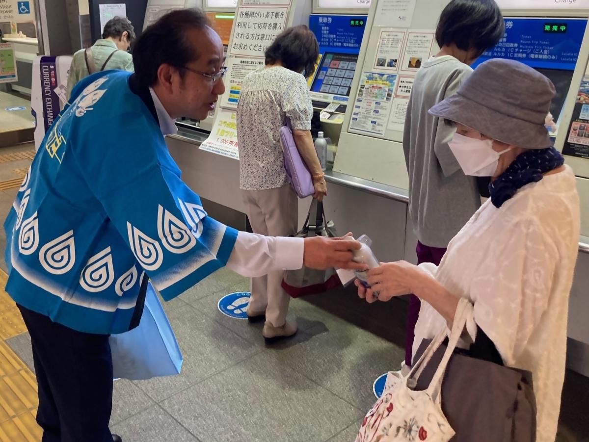 街頭キャンペーンの様子1