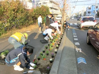 緑化活動の様子を表す画像