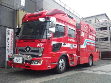救助工作車の正面写真