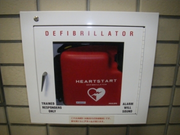 AEDが設置された収納箱の様子の写真