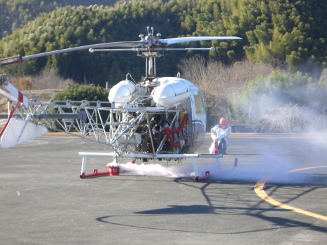 ヘリコプターより火災発生