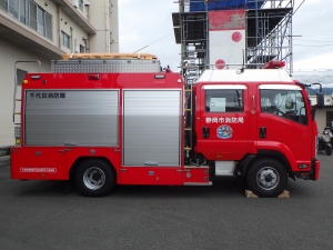 化学消防車（車両写真よこ）