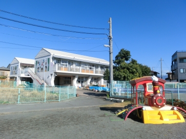 蒲原東部こども園の外観