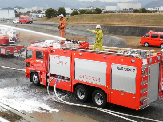 大型化学車放水時の写真