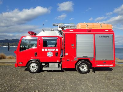 水槽付き消防ポンプ自動車（三保消防隊）左側