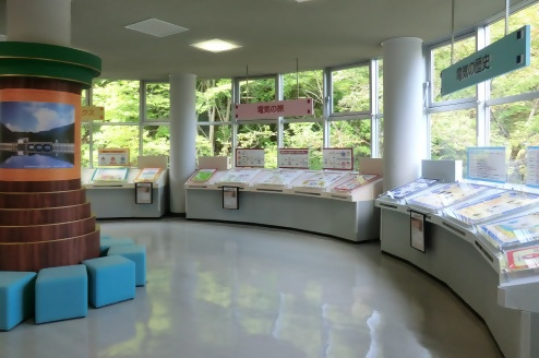 中部電力井川展示館内装2