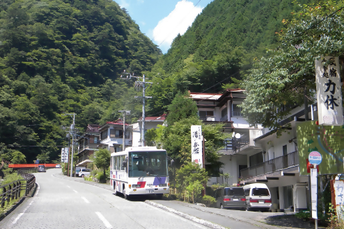 梅ケ島温泉街の様子