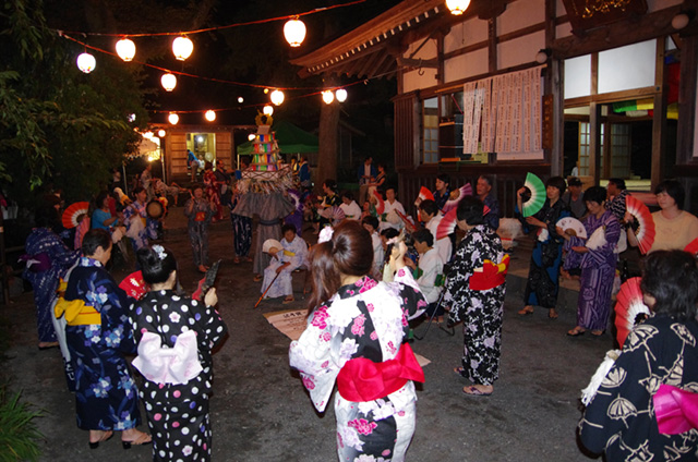 有東木の盆踊りの様子