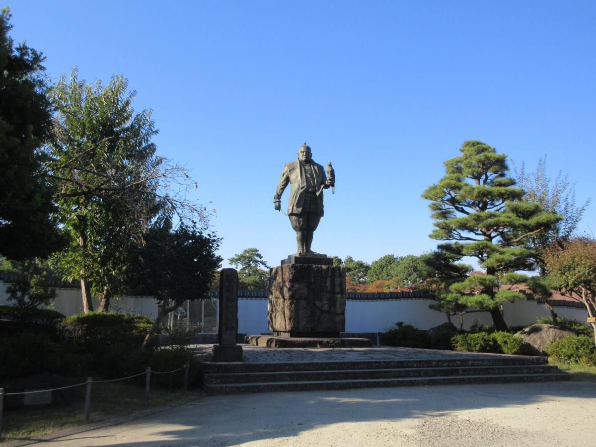 徳川家康公像