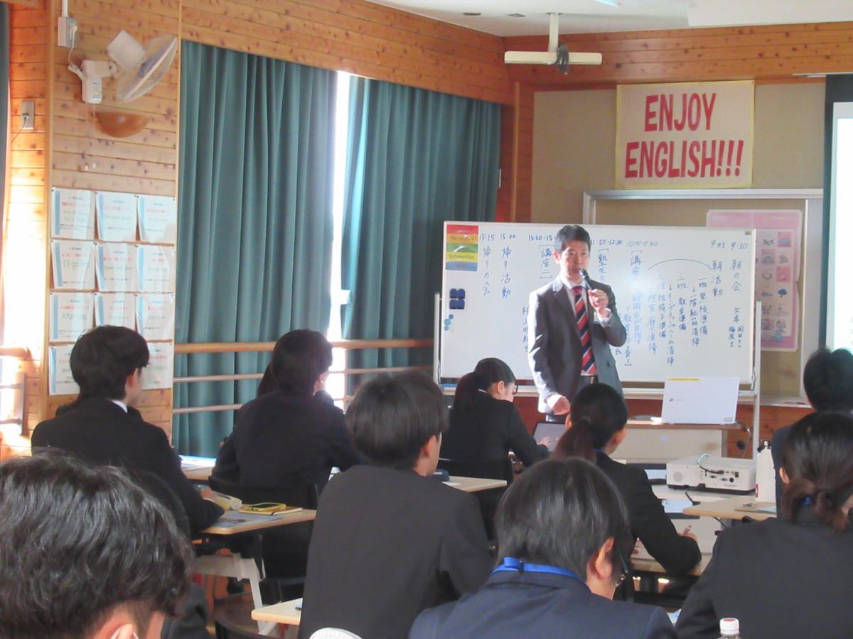 北川和彦教育調整監が講話している様子
