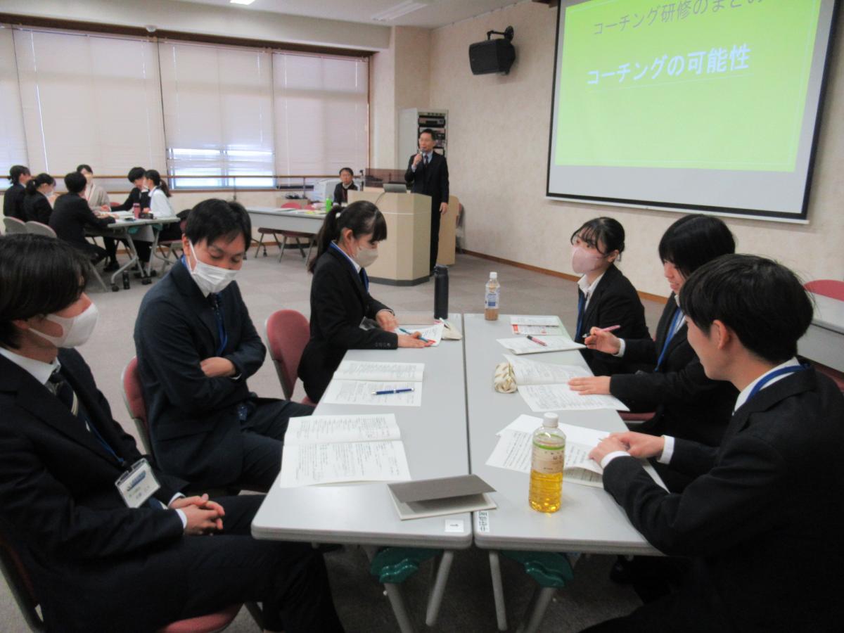 グループワークをする塾生