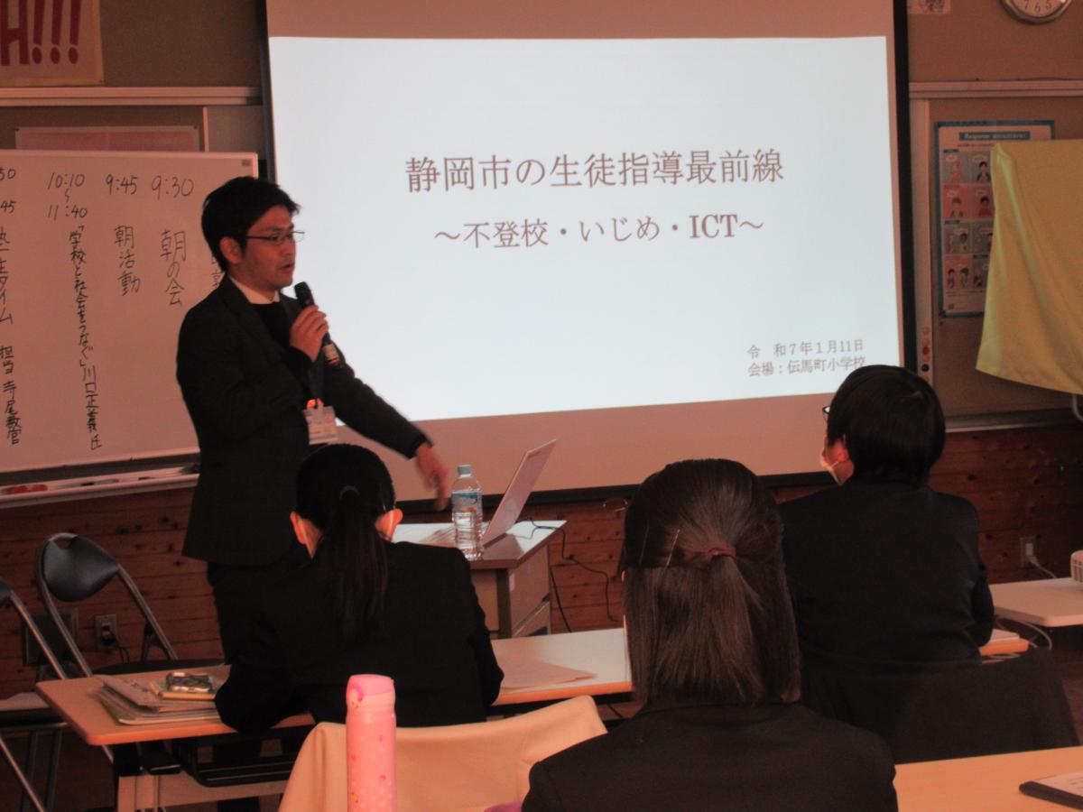 講話をする渡辺氏の様子
