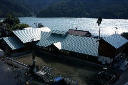 井川支所と井川湖の写真
