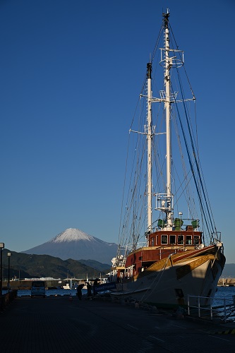 富士山と帆船
