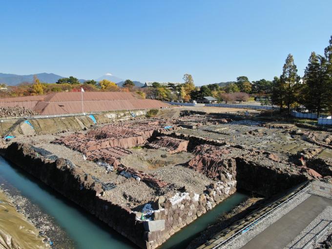 天守台発掘調査現場