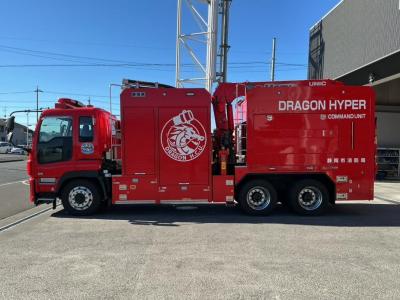 大容量送水ポンプ車（側面からの写真）