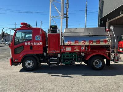 泡原液搬送車（側面からの写真）