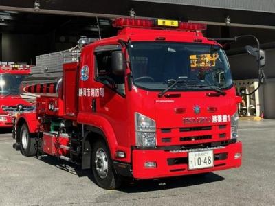 泡原液搬送車（斜め前方からの写真）