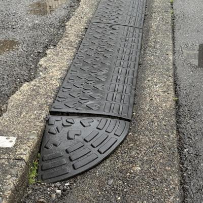 道路と駐車場の段差を解消するブロック