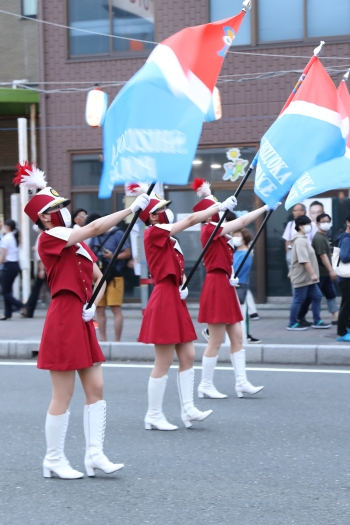 静岡県警察音楽隊による旗振りパレード