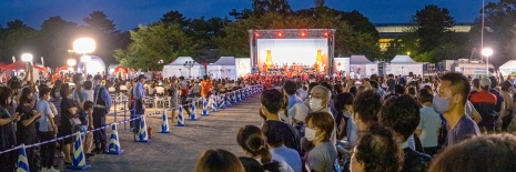 駿府城公園のセレブレーション会場には多くの人が集まった。