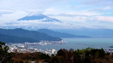 日本平から駿河湾や富士山が見えている