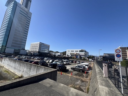 駐車場利用の遠景