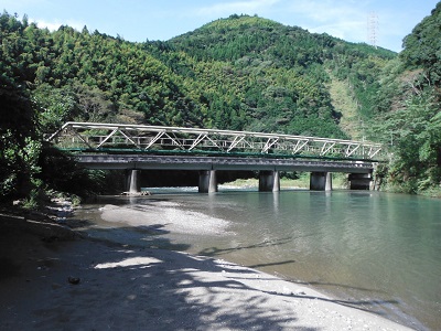 被災前の宮嶋橋と水管橋